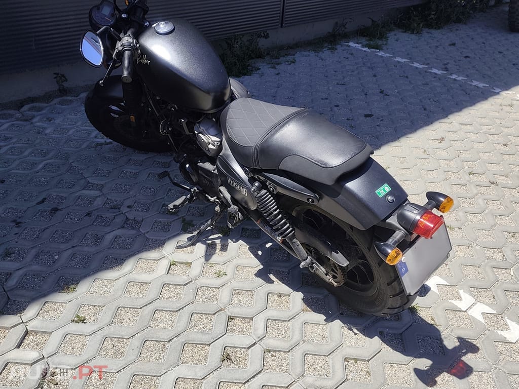 Hyosung GV 125s Bobber