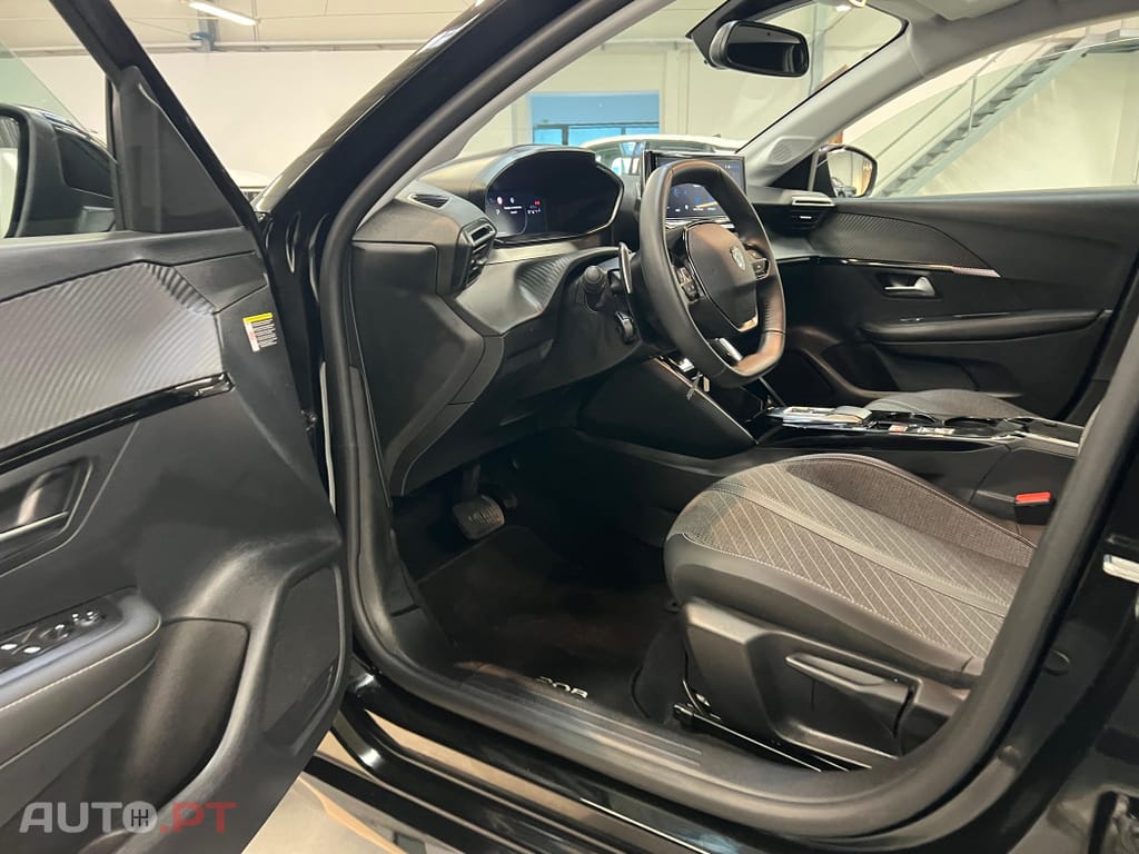 Peugeot 208 1.2 Hybrid Allure e-DCS6