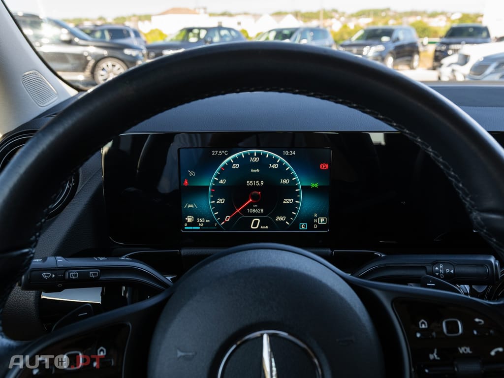 Mercedes-Benz GLA 180 d — fotografia 17