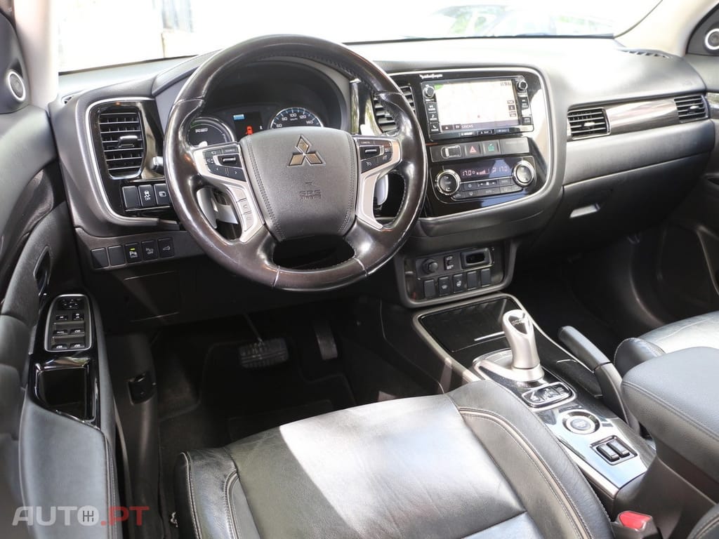 Mitsubishi Outlander 2.0 MIVEC Instyle Navi+