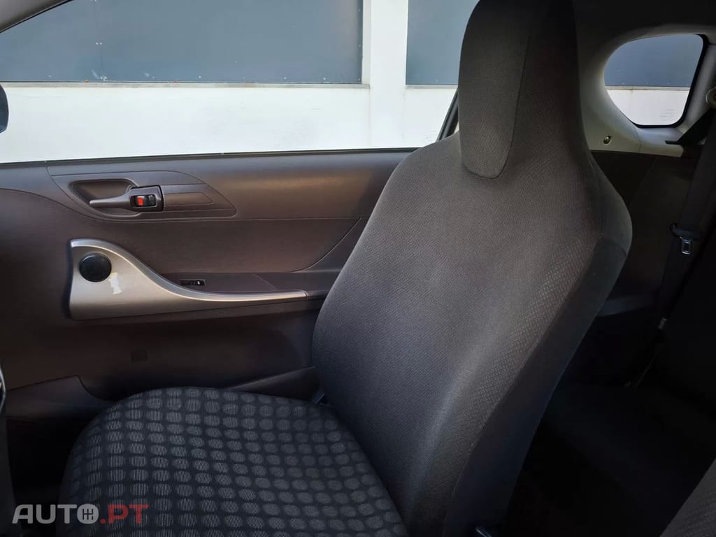 Toyota iQ 1.0 VVT-i