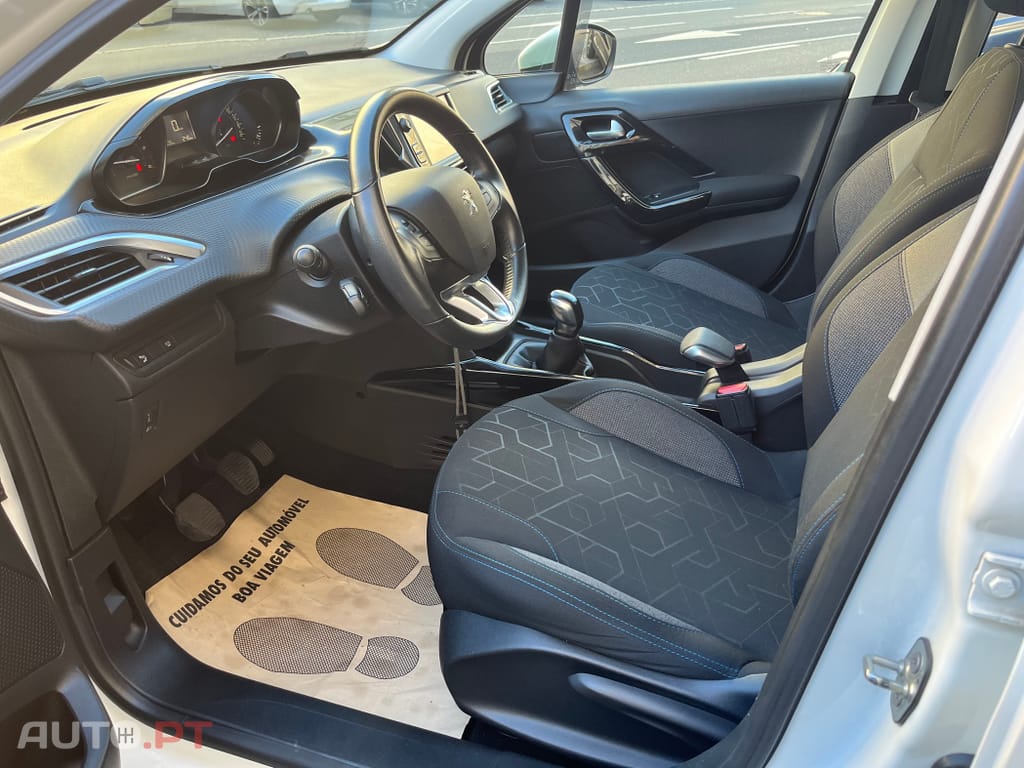 Peugeot 2008 1.5 BlueHDi Signature