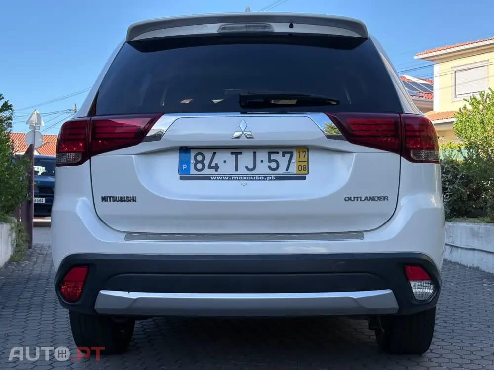 Mitsubishi Outlander 2.2 DI-D Instyle Navi