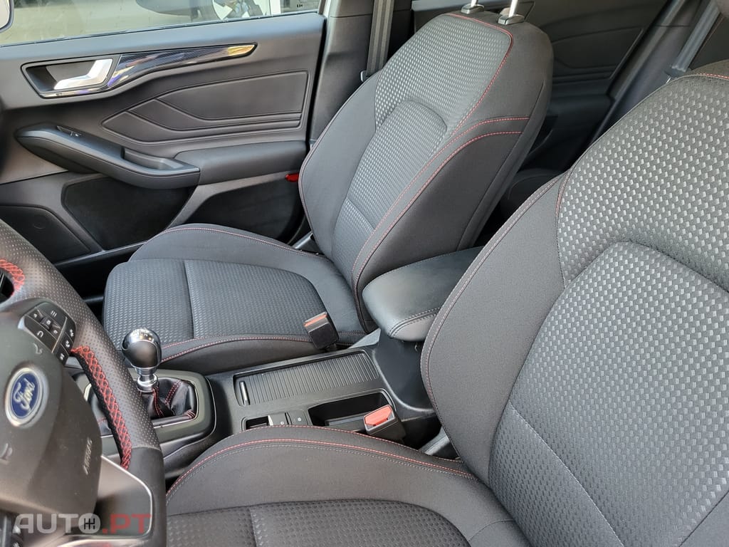 Ford Focus 1.0 EcoBoost MHEV ST-Line