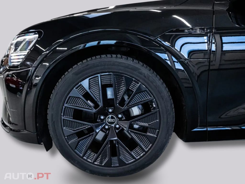 Audi Q8 E-Tron I.V.A DEDUTÍVEL S LINE