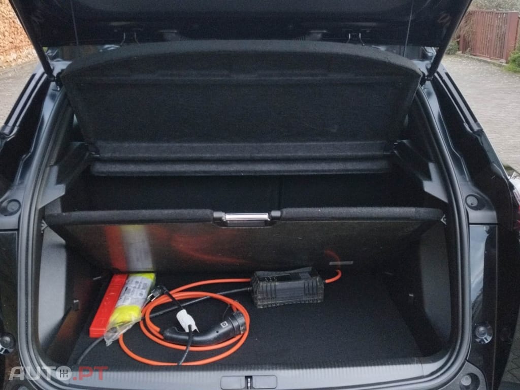 Peugeot E-2008 50 kWh Allure