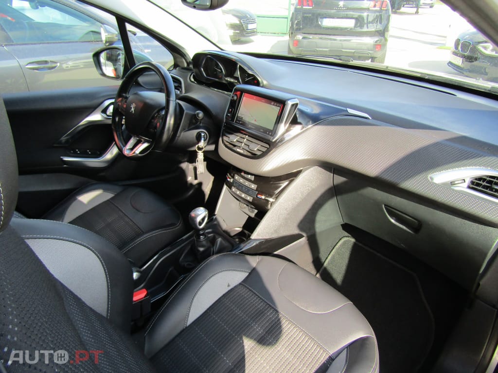 Peugeot 2008 1.5 BlueHDi Allure