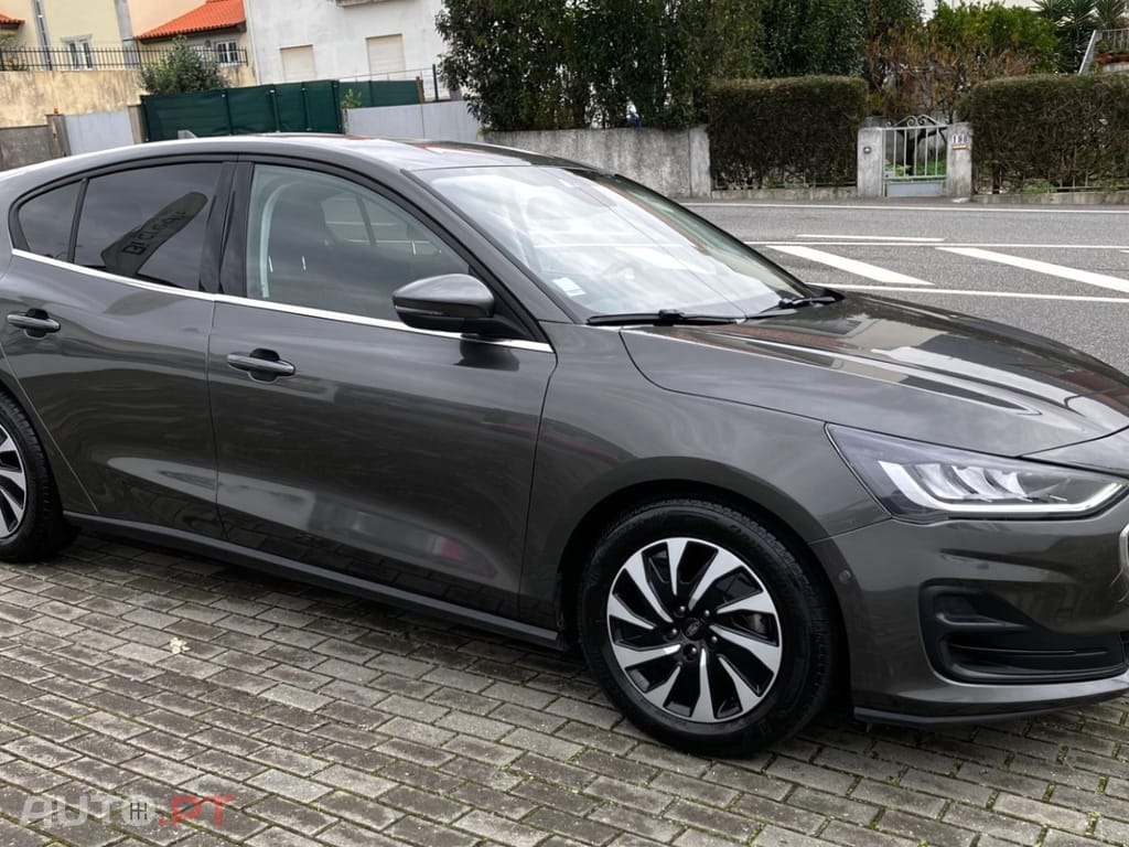 Ford Focus 1.0 EcoBoost Hybrid TITANIUM X