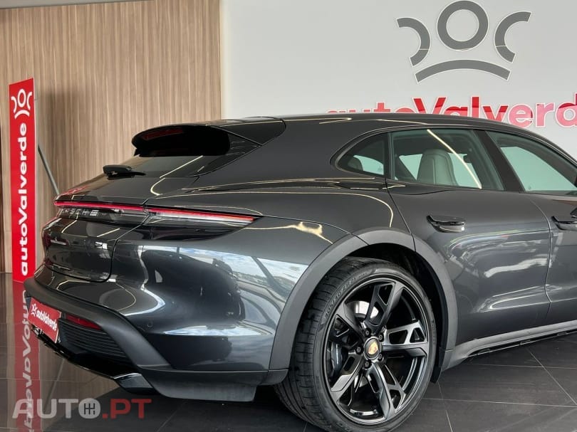 Porsche Taycan 4