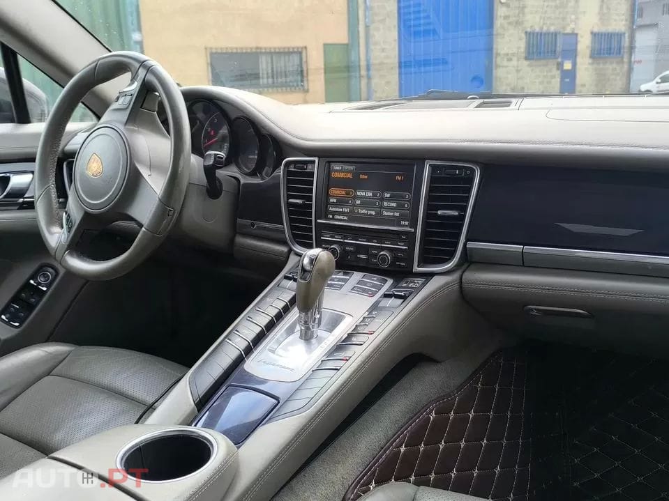 Porsche Panamera 4 Platinum Edition PDK
