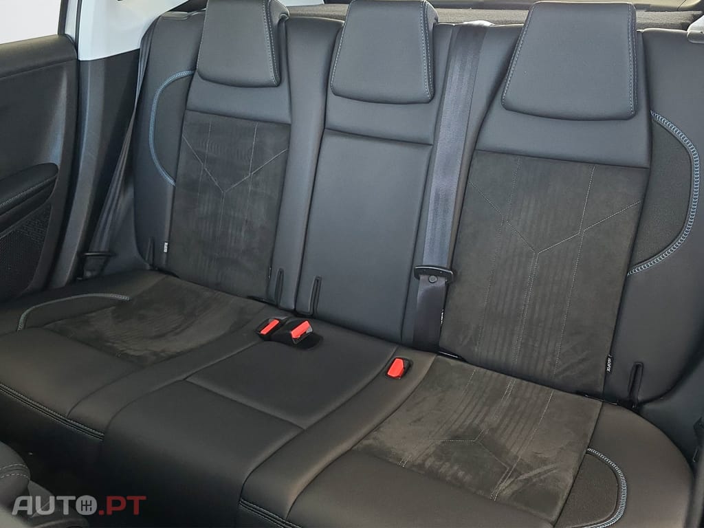 Peugeot 2008 1.2 PureTech Crossway