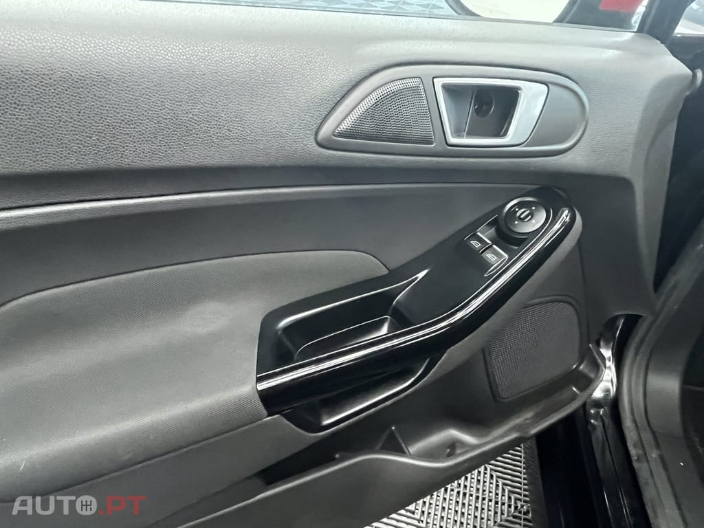 Ford Fiesta 1.0 T EcoBoost STLine Black&RED