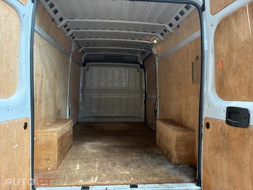 Peugeot Boxer 2.2 BlueHDi 335 L3H2 Premium