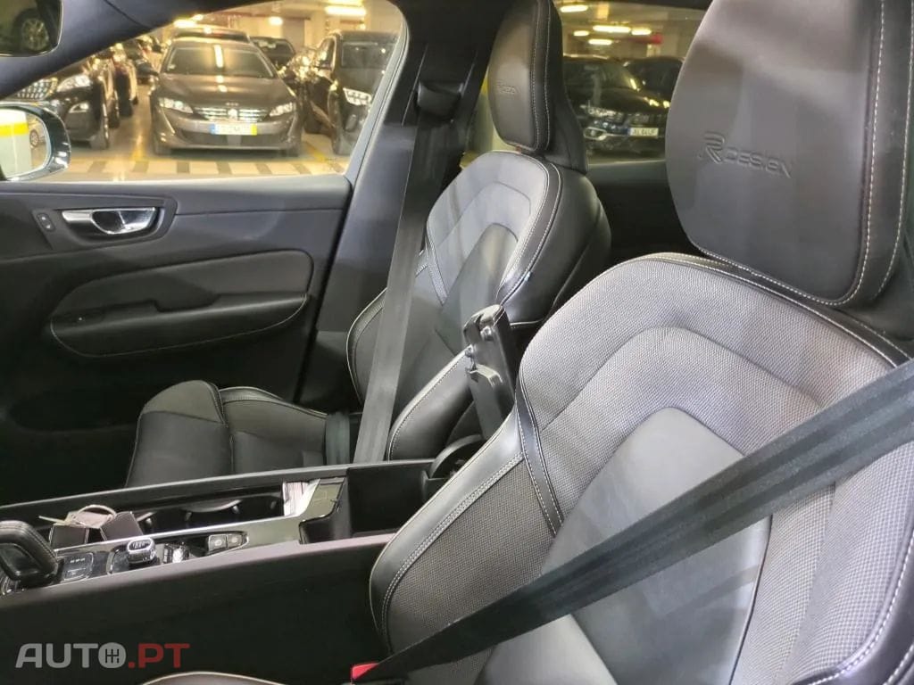 Volvo XC60 2.0 T8 PHEV R-Design AWD