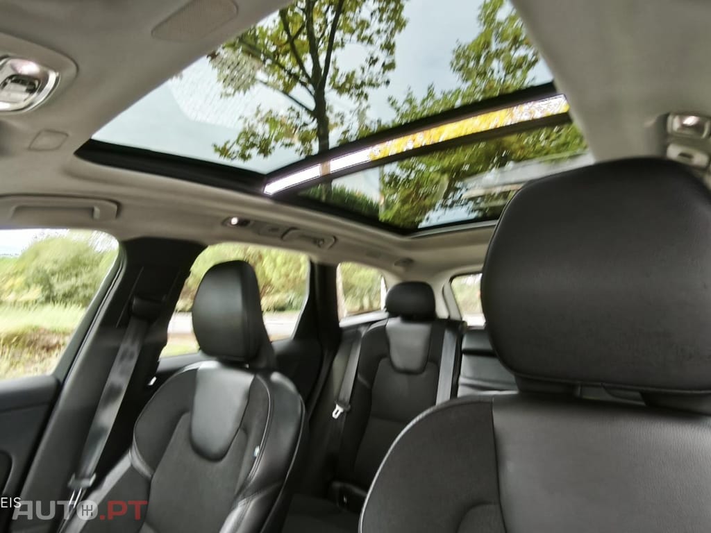 Volvo XC60 2.0 T8 PHEV Momentum Plus AWD