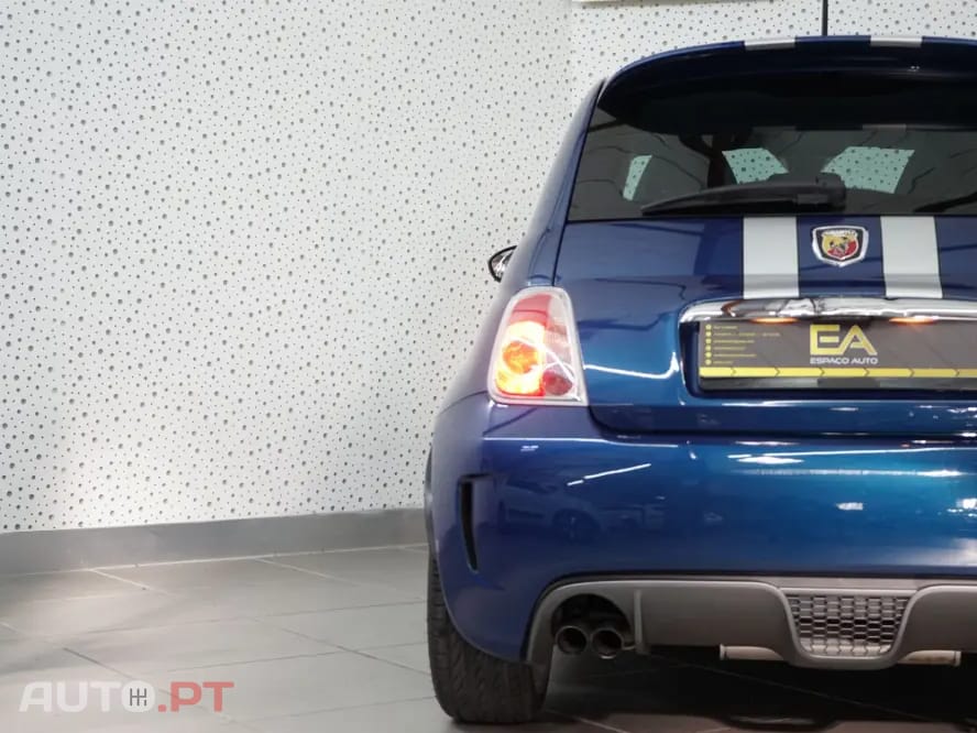 Abarth 695 Outro