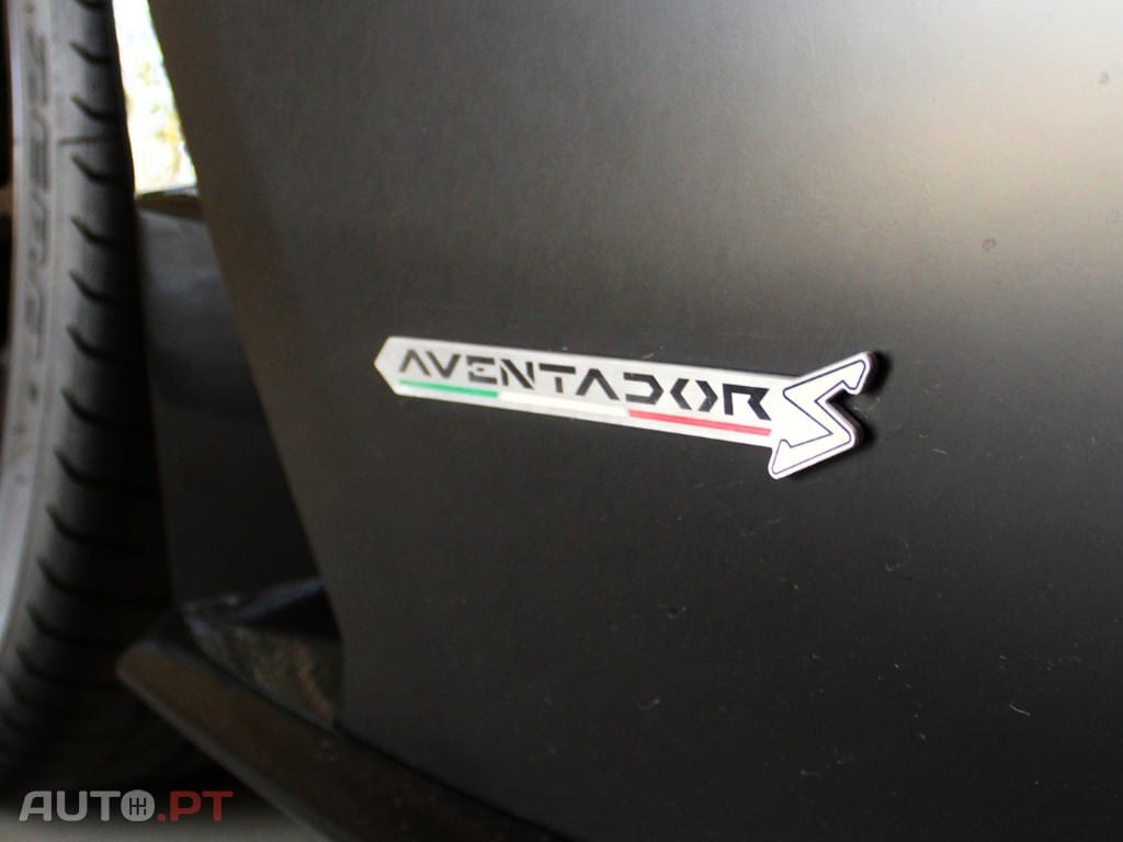 Lamborghini Aventador 6.5 V12 LP740-4 S