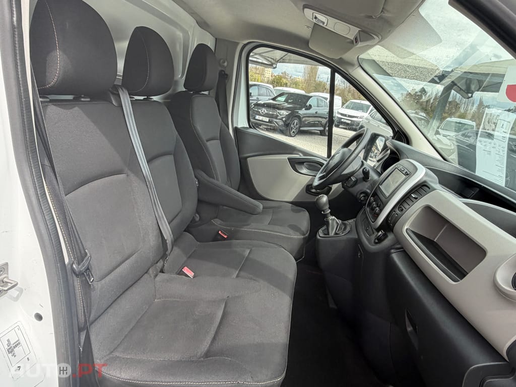 Renault Trafic 1.6 dCI 3LUG c/GPS Iva Dedutível