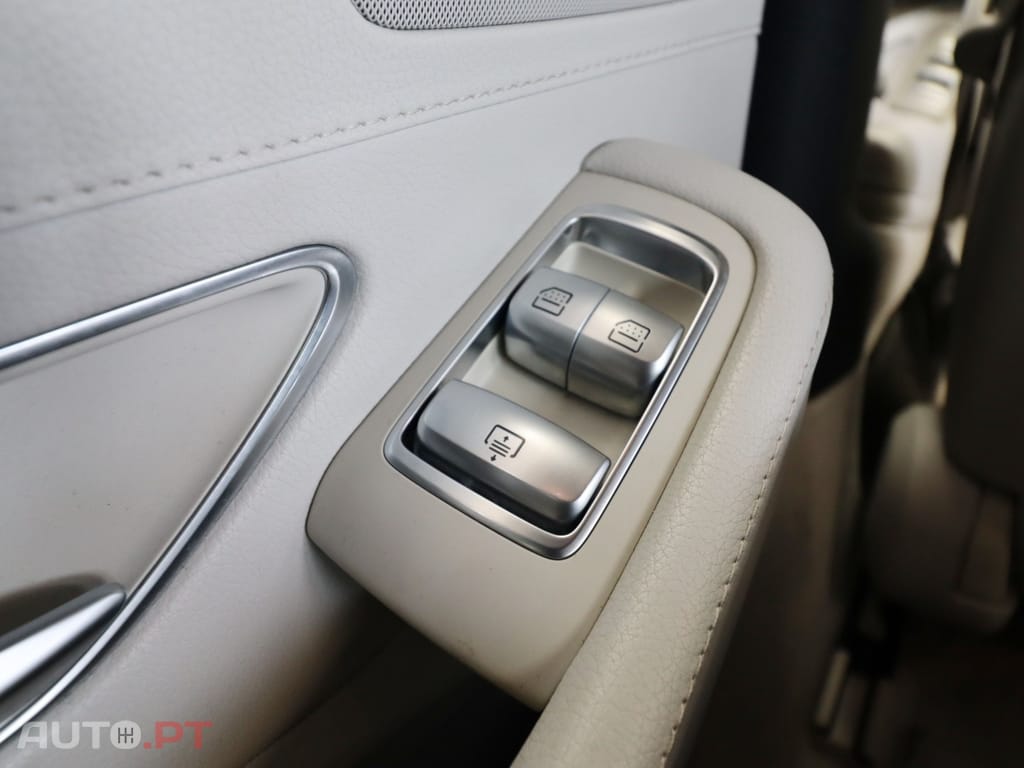 Mercedes-Benz S 300 BlueTEC Hybrid