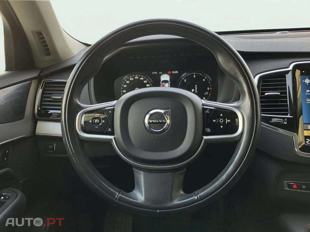 Volvo XC90 2.0 B5 Momentum Plus AWD