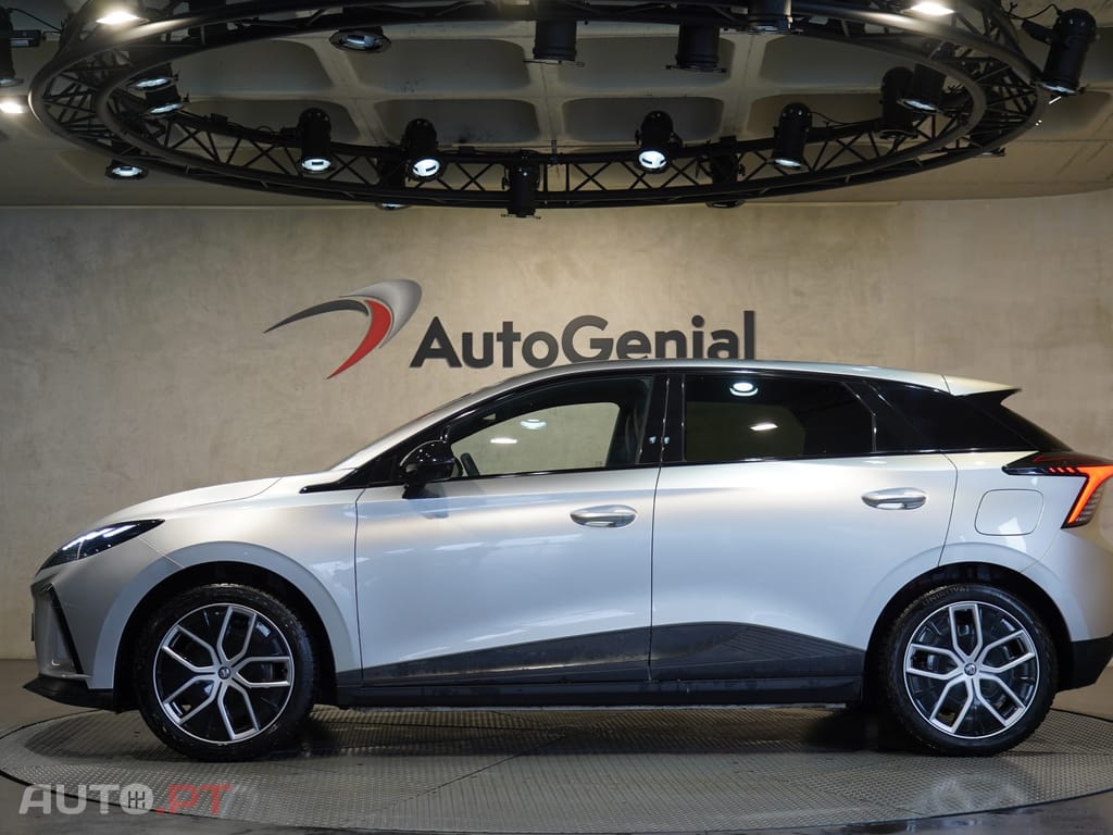MG MG4 64 kWh Luxury