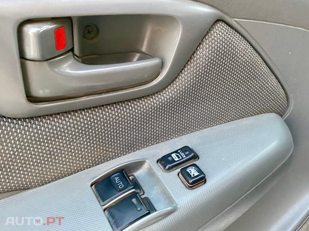 Toyota Hilux 2.5 D-4D 2WD CE PM+AC