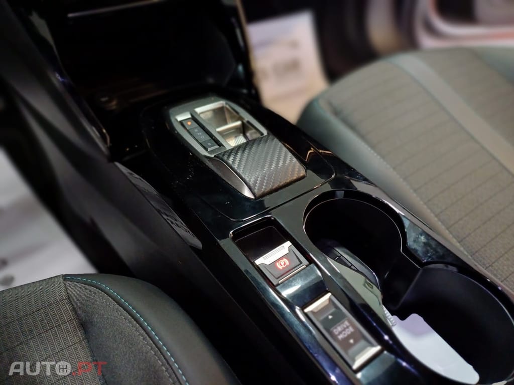 Peugeot E-2008 50 kWh Allure