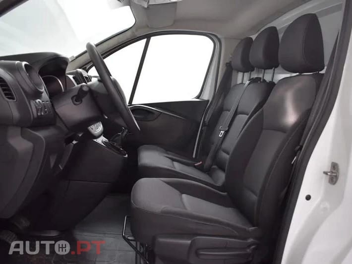 Renault Trafic 2.0 dCi L1H1 (C/ Frio)