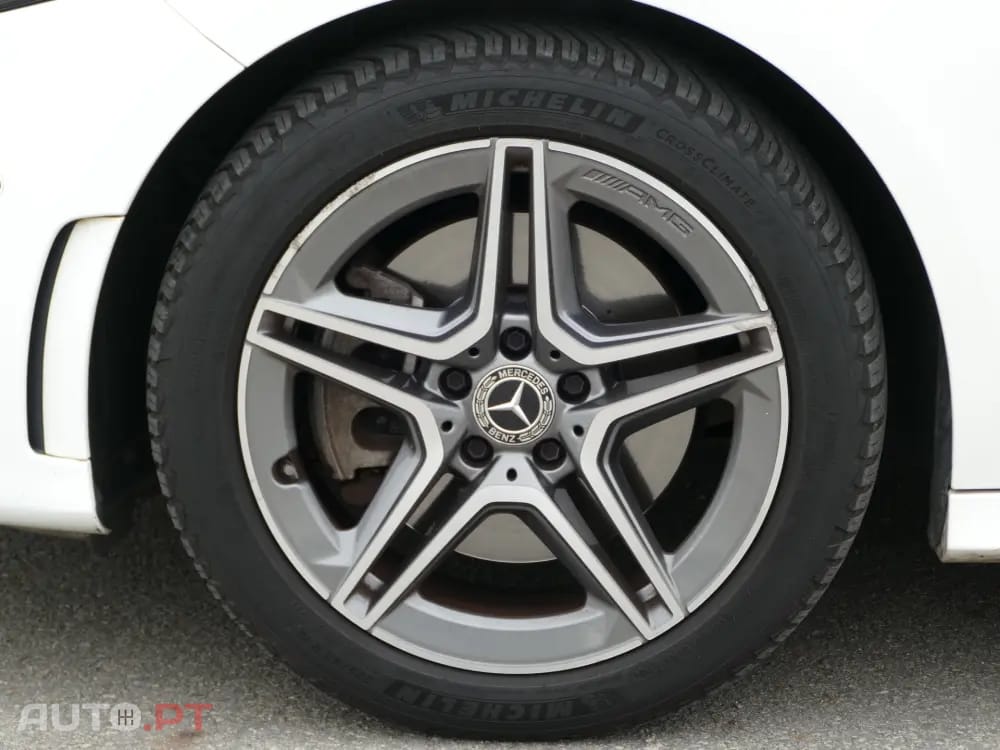 Mercedes-Benz A 250 e AMG Line