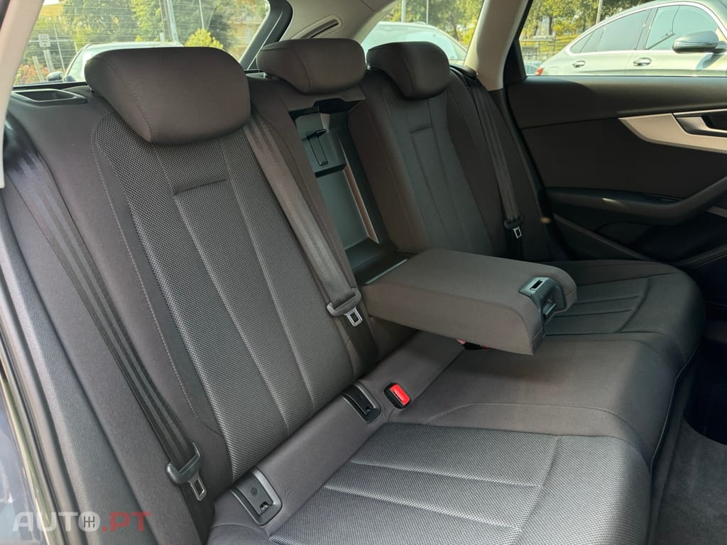 Audi A4 Avant 30 TDI S tronic