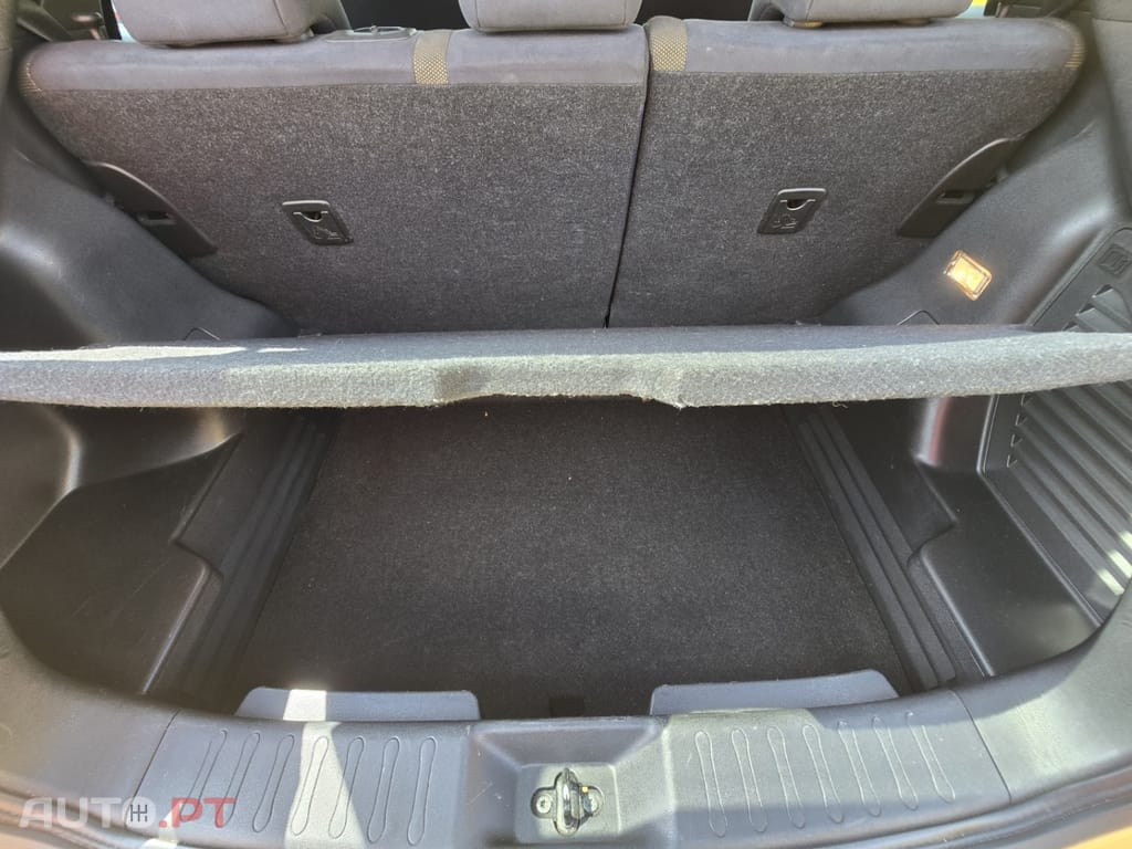 Nissan Juke 1.6 DIG-T Tekna Premium Ext.1 Yellow S. — fotografia 9
