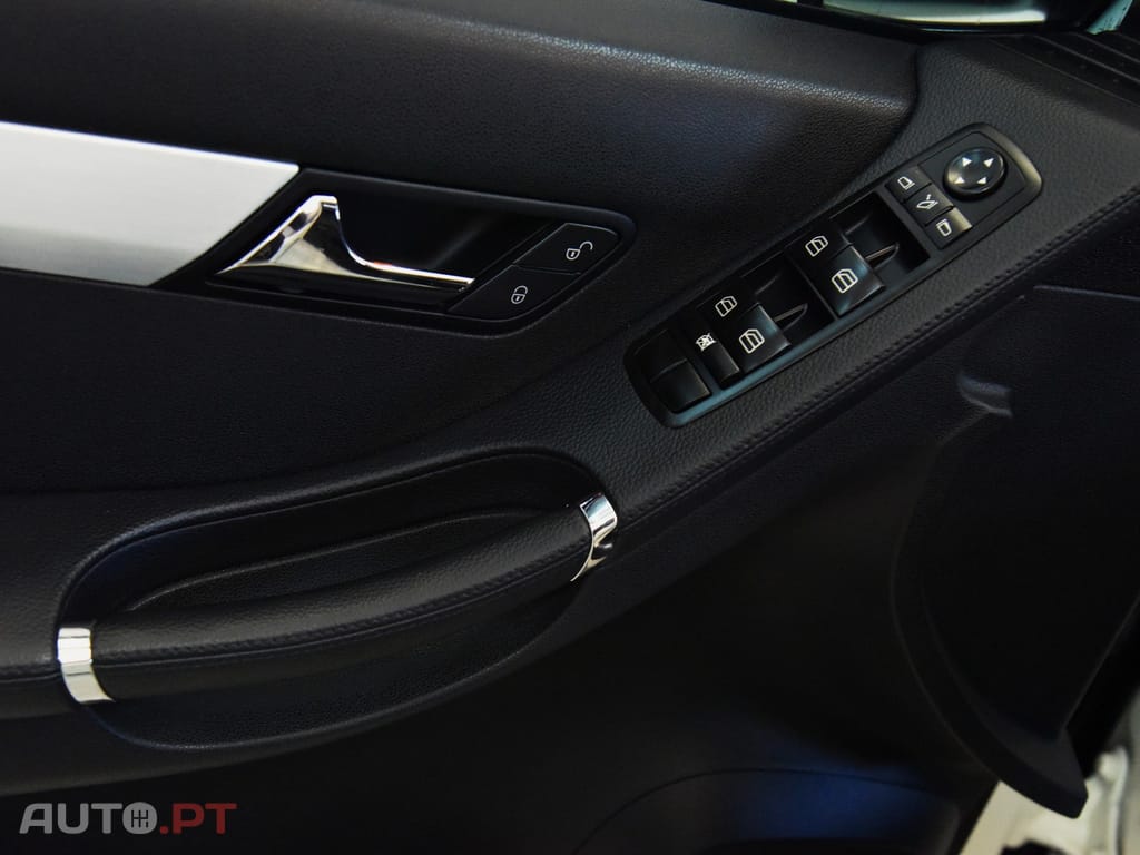 Mercedes-Benz R 320 CDi 4-Matic