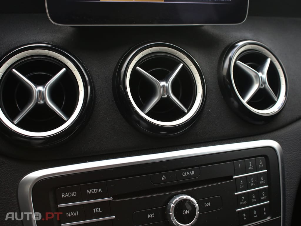 Mercedes-Benz CLA 180 AMG Line