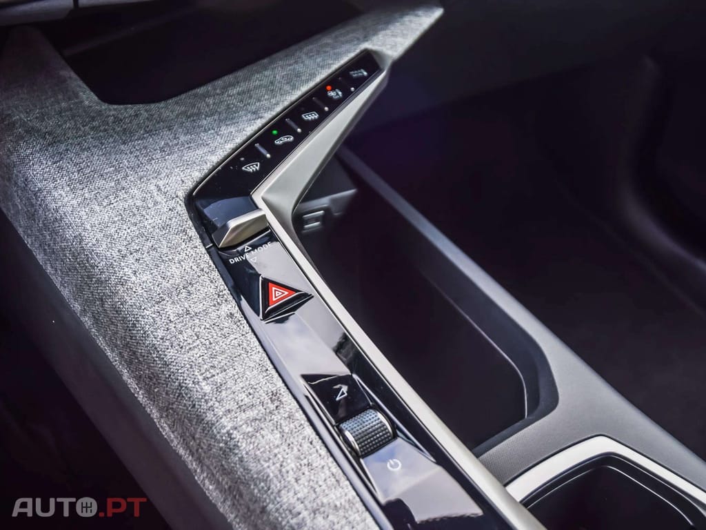 Peugeot 3008 1.2 Hybrid Allure e-DCS6