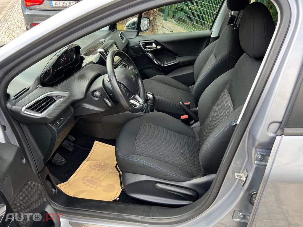 Peugeot 208 1.2 PureTech Signature