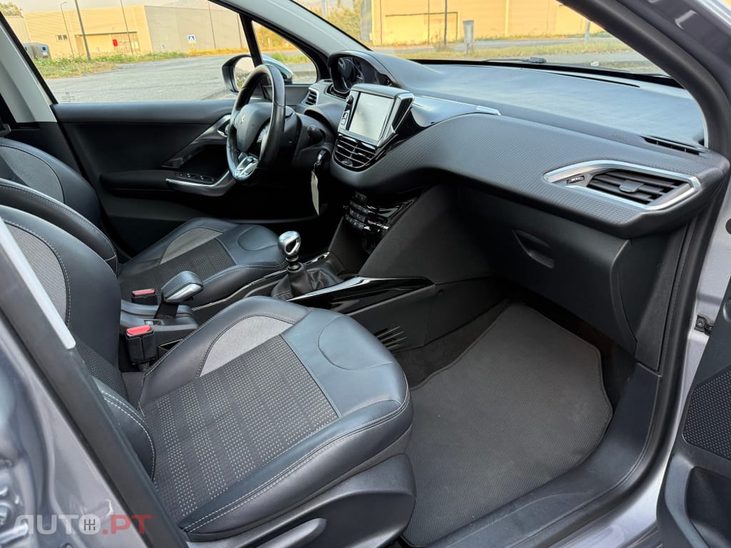 Peugeot 2008 1.2 PureTech Allure