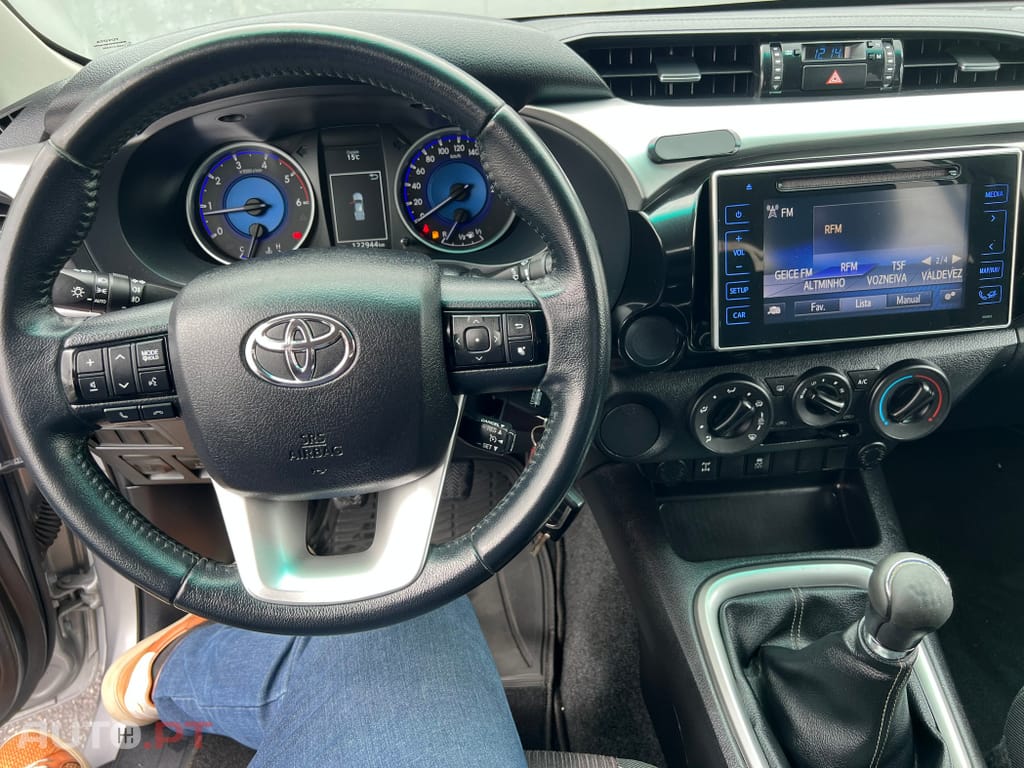 Toyota Hilux 2.4 D-4D 2WD CD Tracker