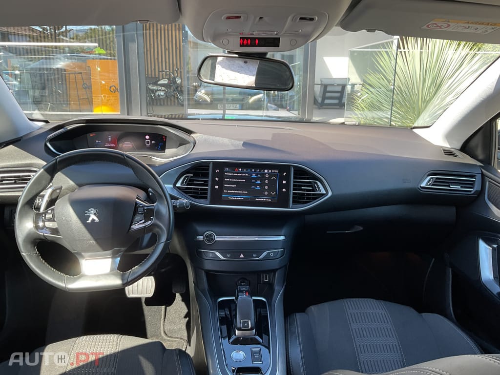 Peugeot 308 1.2 PureTech Allure EAT8