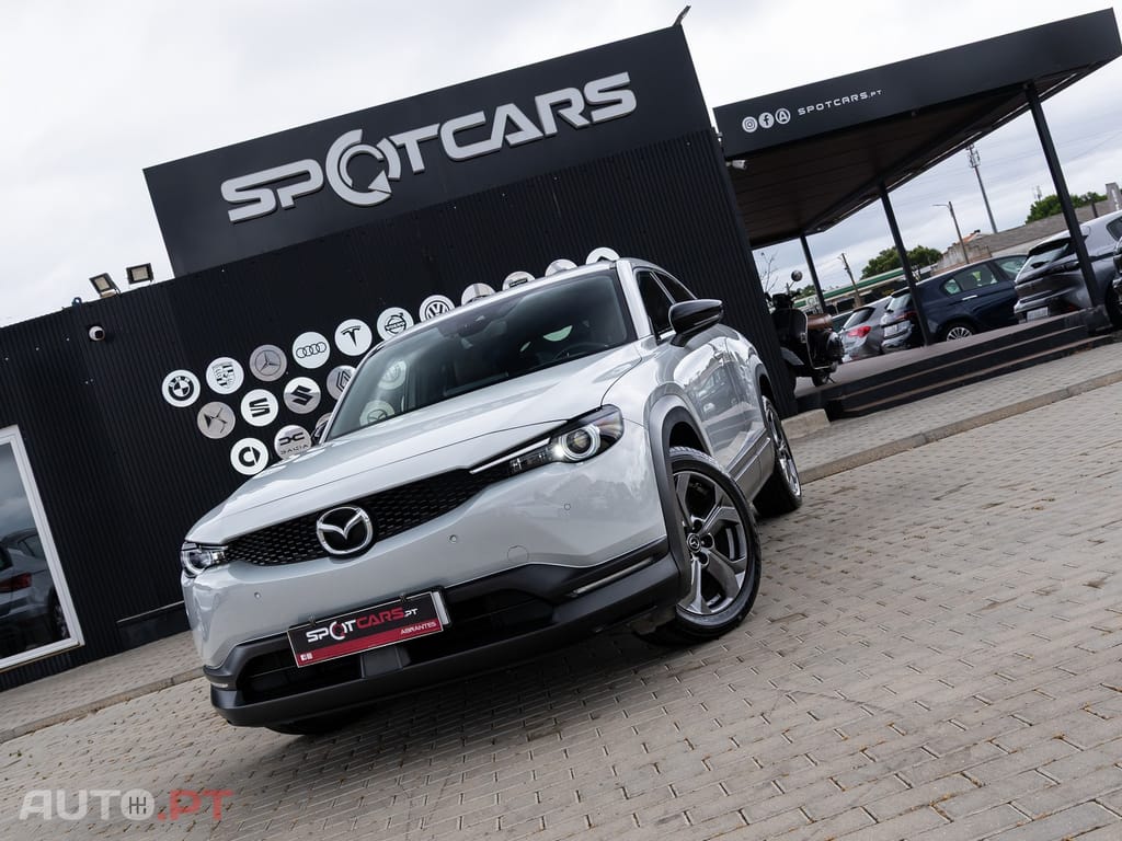 Mazda MX-30 e-SKYACTIV Advantage+Modern Confidence