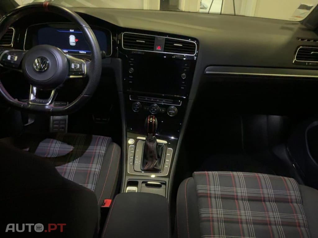 Volkswagen Golf 2.0 TSI GTI DSG Performance
