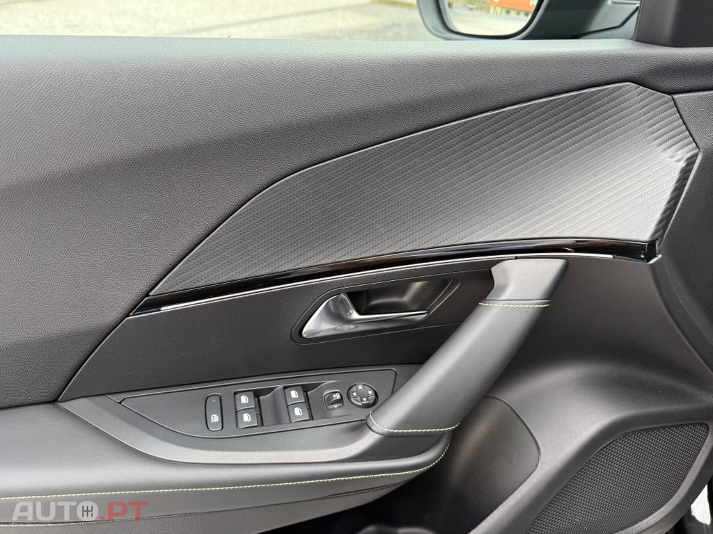 Peugeot 2008 1.2 PureTech GT EAT8