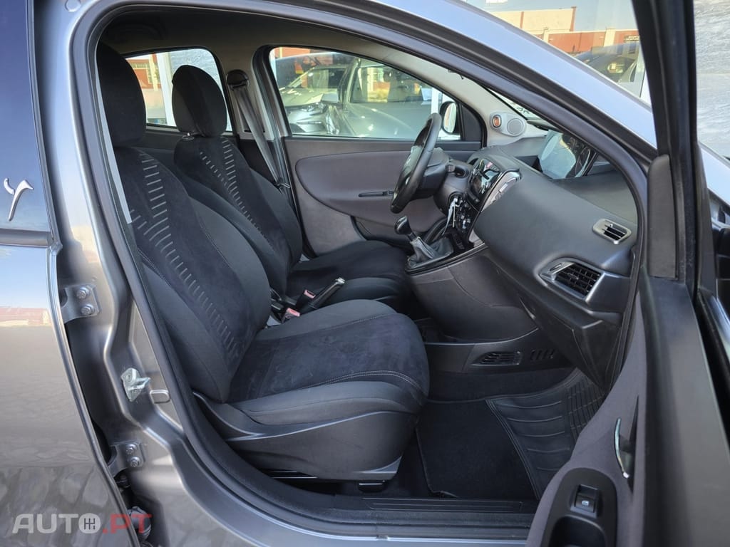 Lancia Ypsilon 1.3 M-jet S&S Platinum