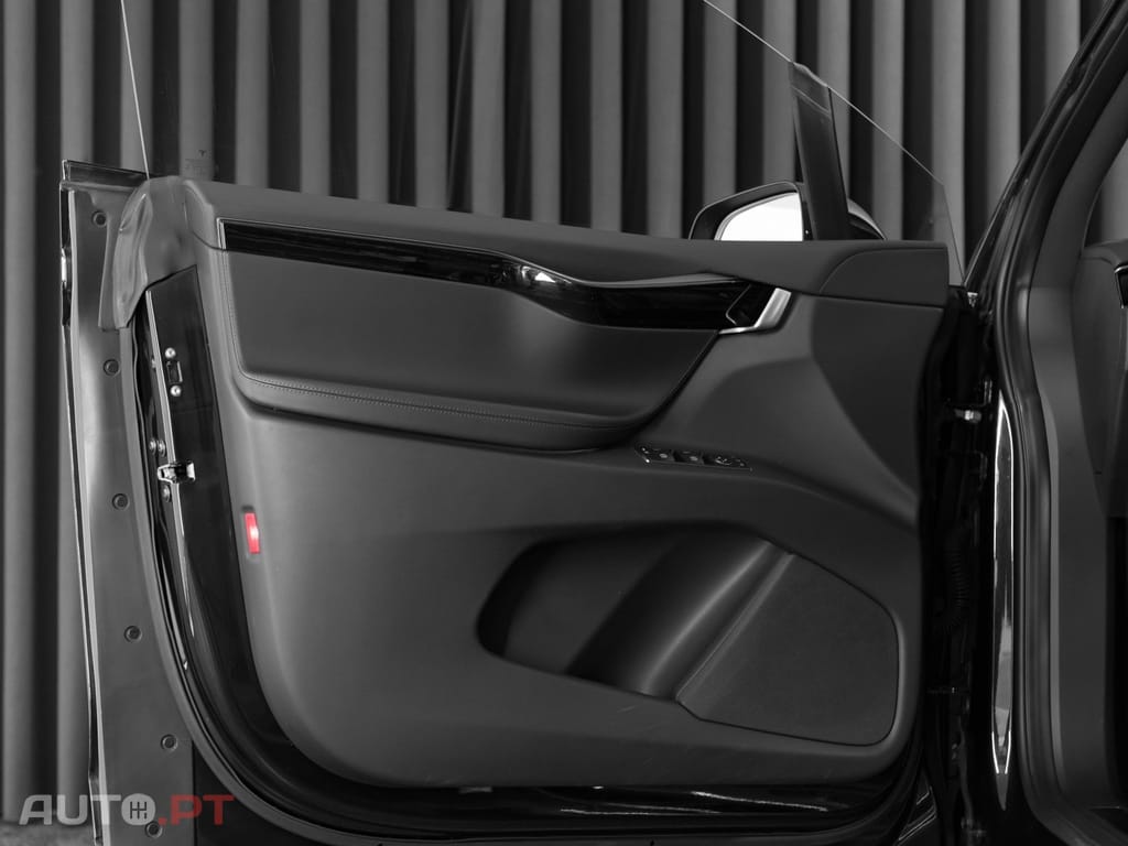 Tesla Model X 75D