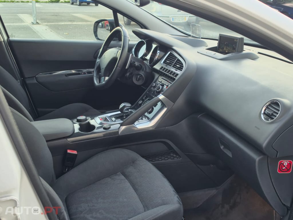 Peugeot 3008 2000 HDi hybrid4. 4x4 200Cvs. Automática 6299 — fotografia 9