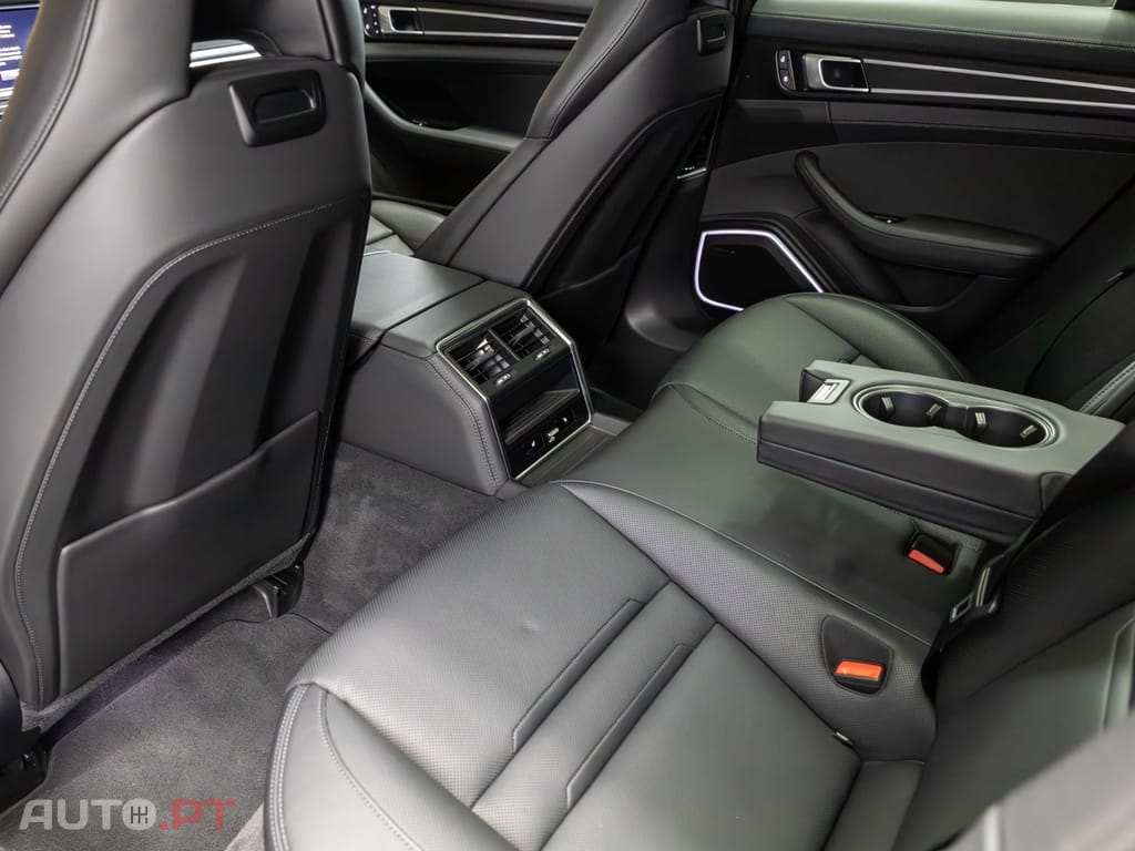 Porsche Panamera 4 E-Hybrid Platinum Edition PDLS