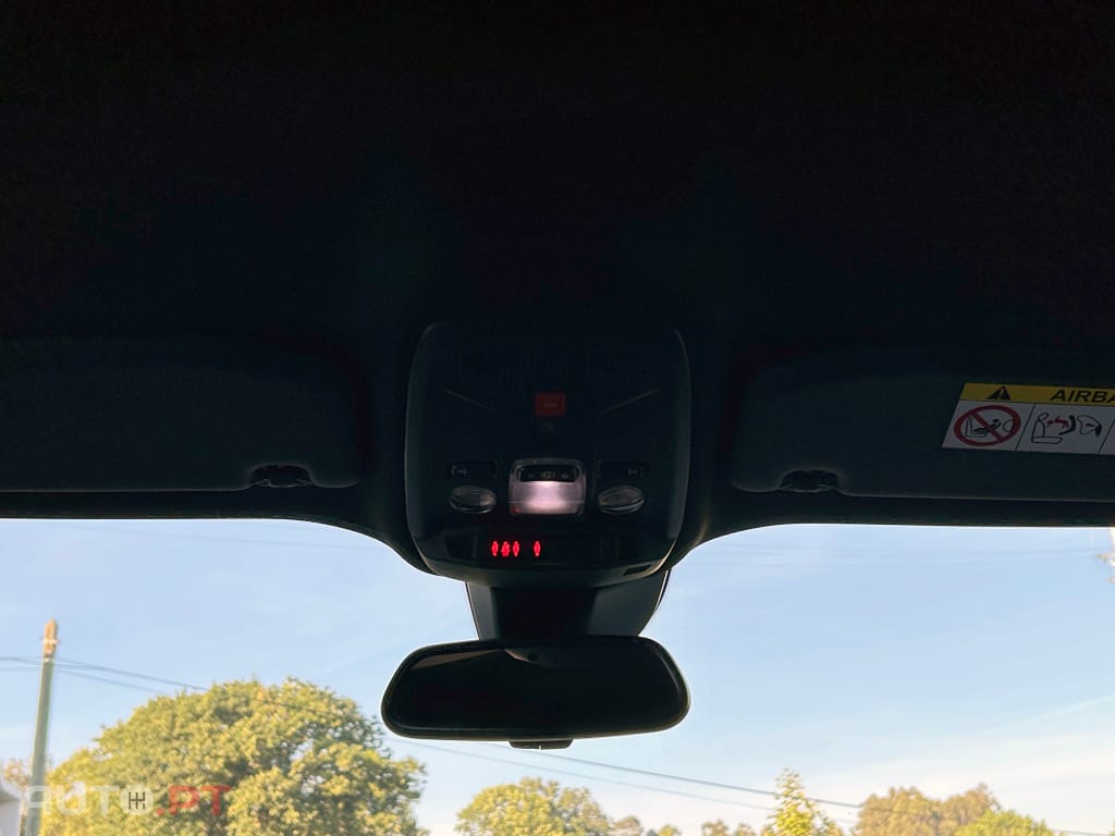 Peugeot E-2008 50 kWh Allure Pack