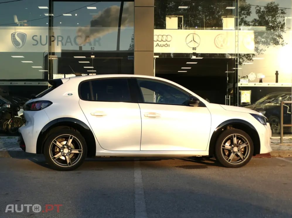 Peugeot E-208 50 kWh GT