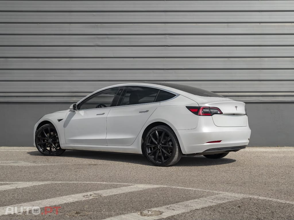 Tesla Model 3 Standard Range Plus RWD