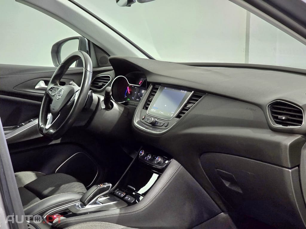 Opel Grandland (X) 1.6 T PHEV Design & Tech