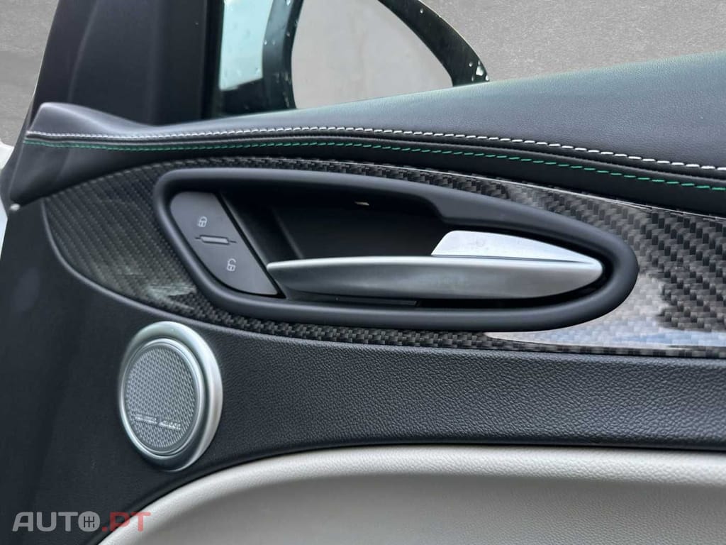 Alfa Romeo Stelvio V6 2.9 Bi-Turbo AT8-Q4 Quadrifoglio